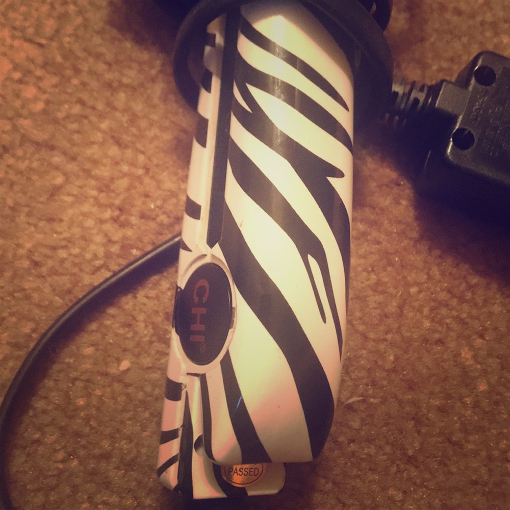 CHI straightening and curling flat iron